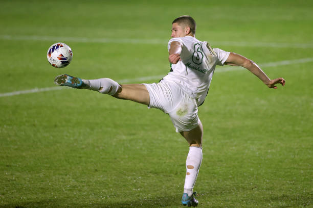 承担关键职 承担关键职